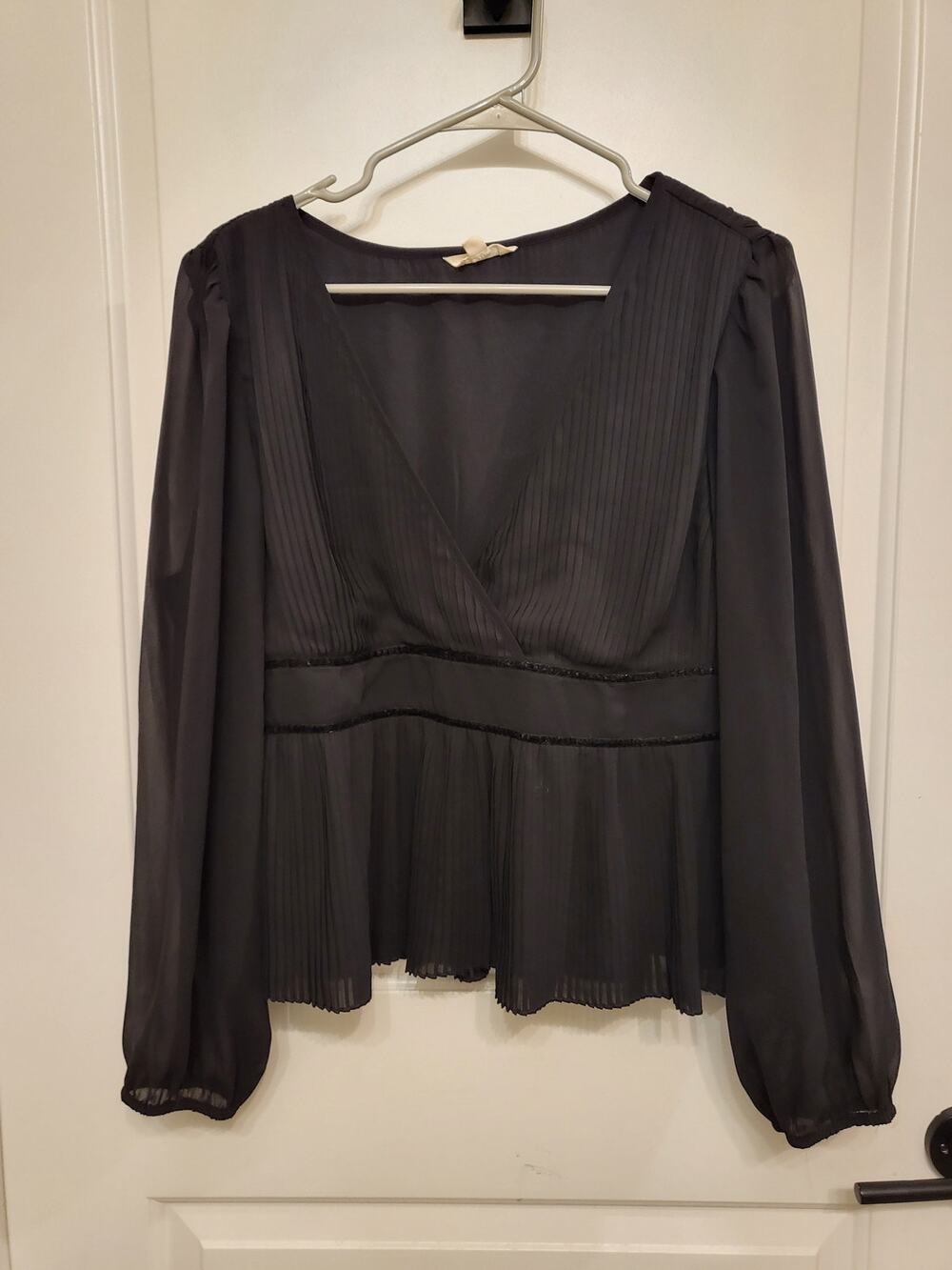 Lucky Brand
Women's Long-Sleeve Pleated V-Neck Top XL